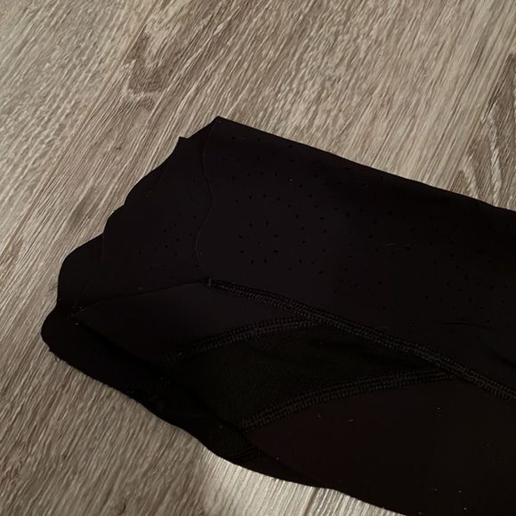 Lululemon black crop leggings - size 6 - Picture 2 of 3